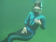 masturbasi bawah air di laut