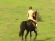 Busty Redhead Gadis Rides Kuda Nude